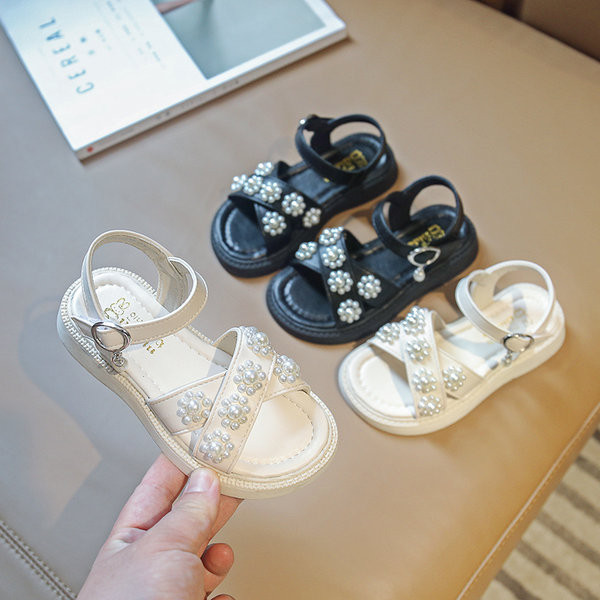 Детски сандали за момичета с перли и метална катарама
