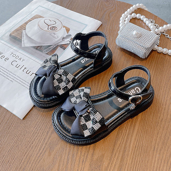 Детски сандали с карирана панделка и декоративни камъни