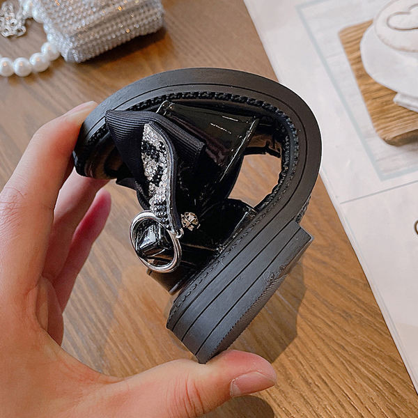 Детски сандали с карирана панделка и декоративни камъни