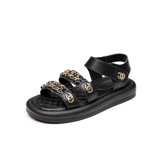 Сандали за момичета с капитониран ефект и метална верижка
