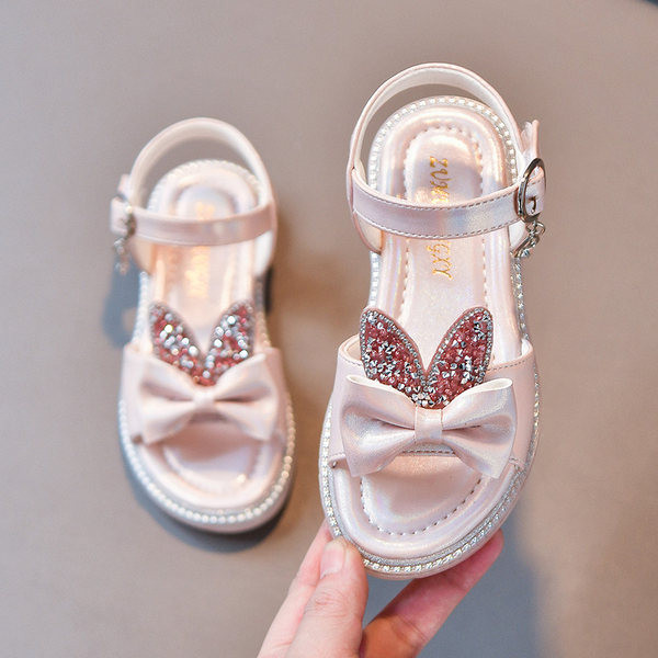 Детски сандали с панделка и лъскав ефект 