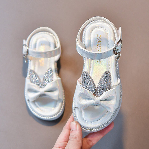 Детски сандали с панделка и лъскав ефект 
