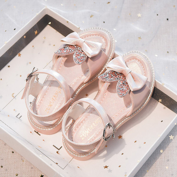 Детски сандали с панделка и лъскав ефект 