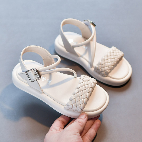 Детски сандали в бял и черен цвят 