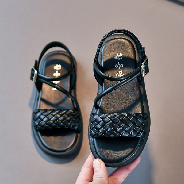 Детски сандали в бял и черен цвят 