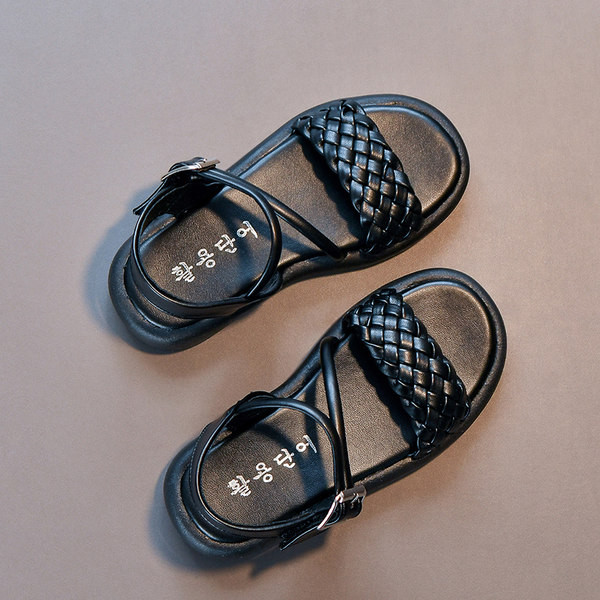 Детски сандали в бял и черен цвят 