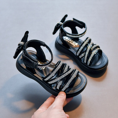 Кожени сандали с панделка и декоративни камъни за момичета