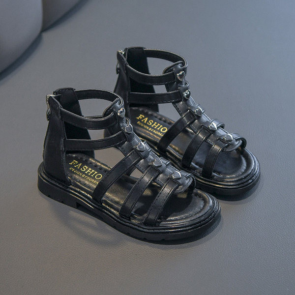 Детски сандали с цип и метална декорация с формата на сърце