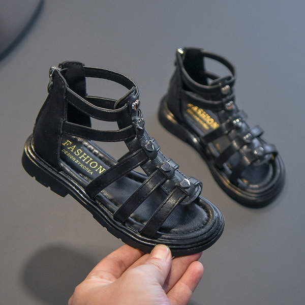 Детски сандали с цип и метална декорация с формата на сърце