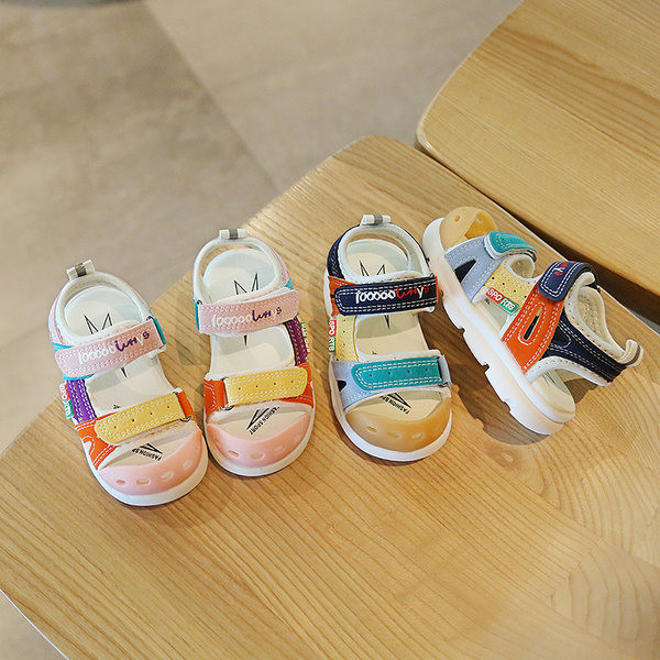 Детски сандали с неплъзгаща се подметка