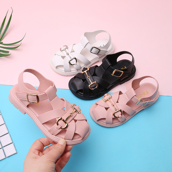 Детски кожени сандали с метална декорация за момичета