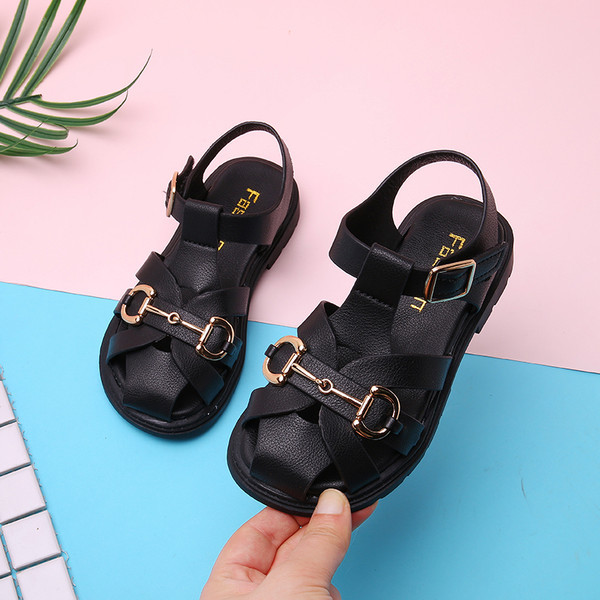 Детски кожени сандали с метална декорация за момичета