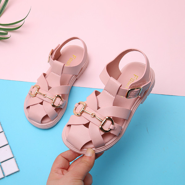 Детски кожени сандали с метална декорация за момичета