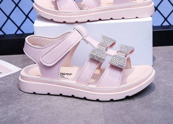 Детски сандали с панделки и декоративни камъни