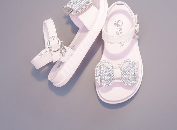 Нов модел детски сандали с декоративни камъни за момичета 