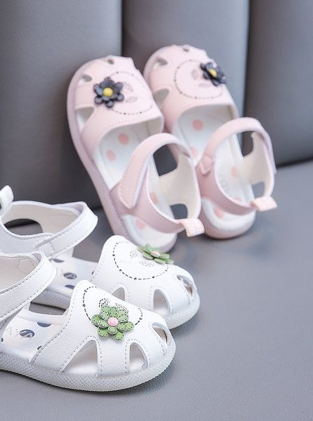 Модерни детски сандали от еко кожа -бял и розов цвят