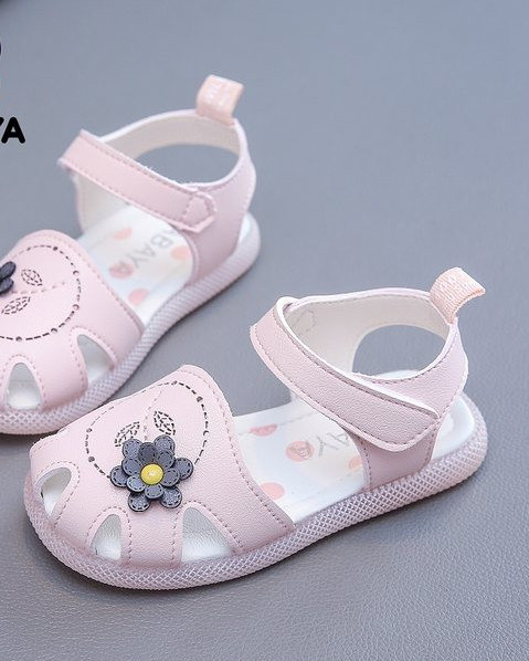 Модерни детски сандали от еко кожа -бял и розов цвят