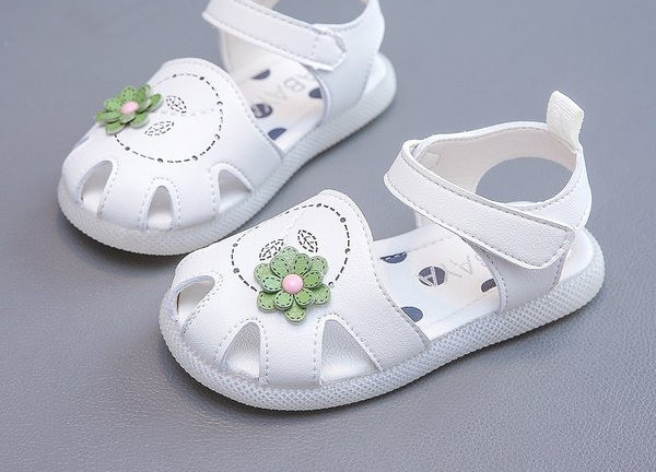 Модерни детски сандали от еко кожа -бял и розов цвят