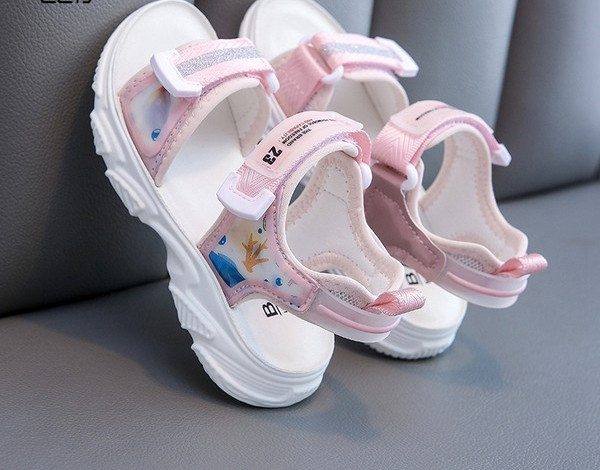 Детски сандали с велкро лепенки с лъскав ефект