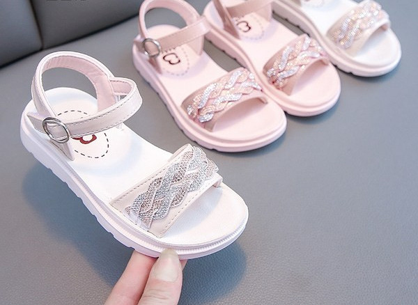 Детски сандали за момичета с декоративни камъни