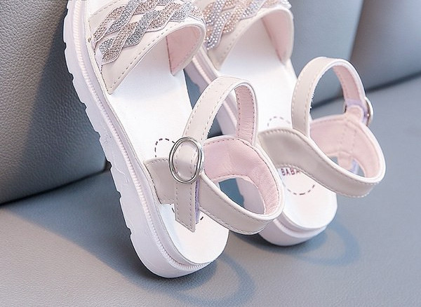 Детски сандали за момичета с декоративни камъни