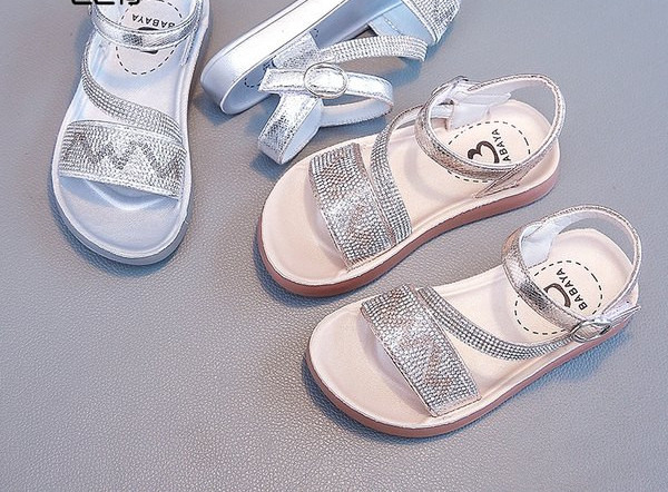 Детски сандали с лъскав ефект в два цвята