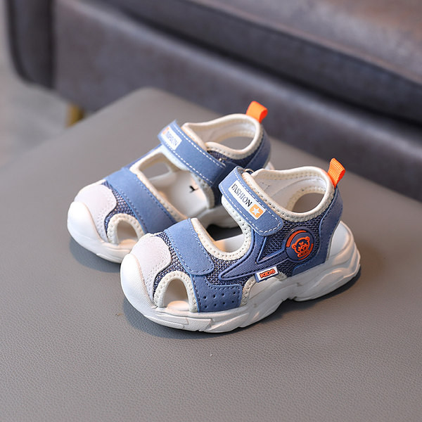 Летни сандали със затворени пръсти