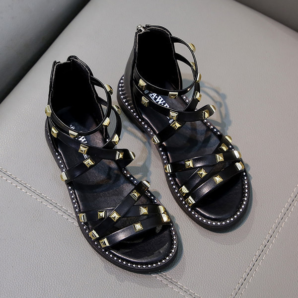 Детски сандали с нитове в черен цвят