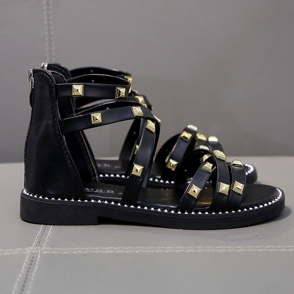 Детски сандали с нитове в черен цвят