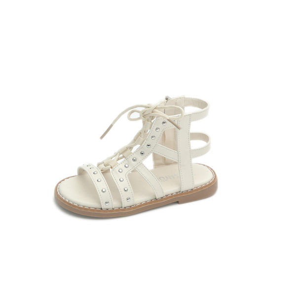 Нов модел детски сандали с метални пулове 