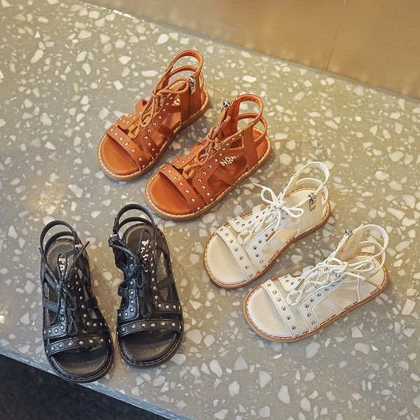 Нов модел детски сандали с метални пулове 