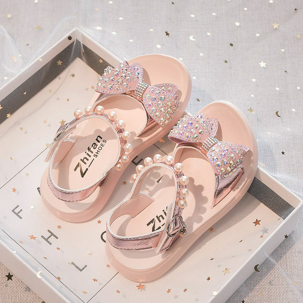 Модерни сандали за момичета с декоративни камъни и перли