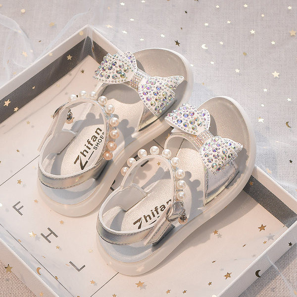 Модерни сандали за момичета с декоративни камъни и перли