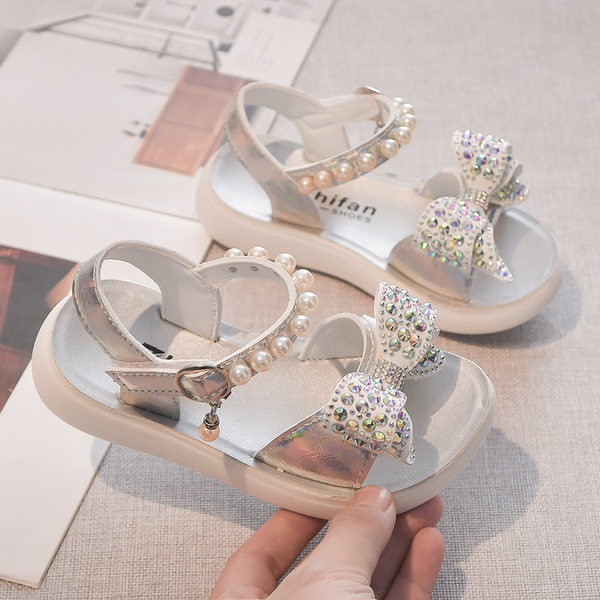Модерни сандали за момичета с декоративни камъни и перли
