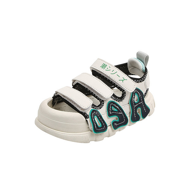 Sportske sandale sa natpisom