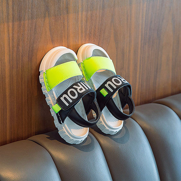 Dječje sandale s kožnim remenčićima i natpisom