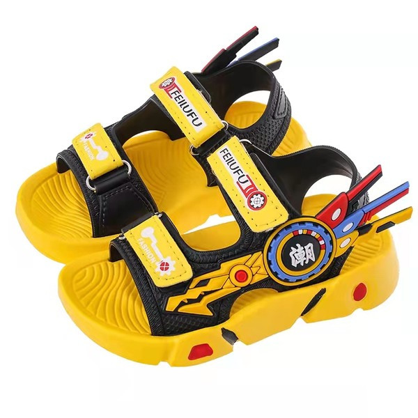 Moodsad 3D elementidega sandaalid poisile