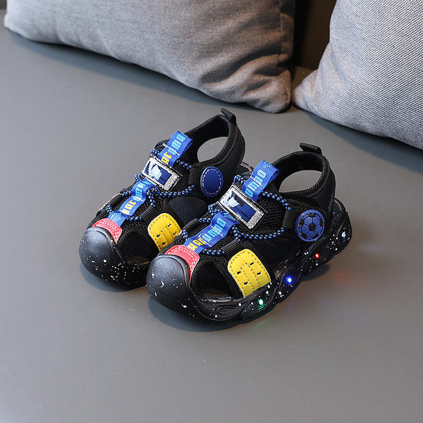 Dječje sandale sa svjetlećim potplatom u tri boje