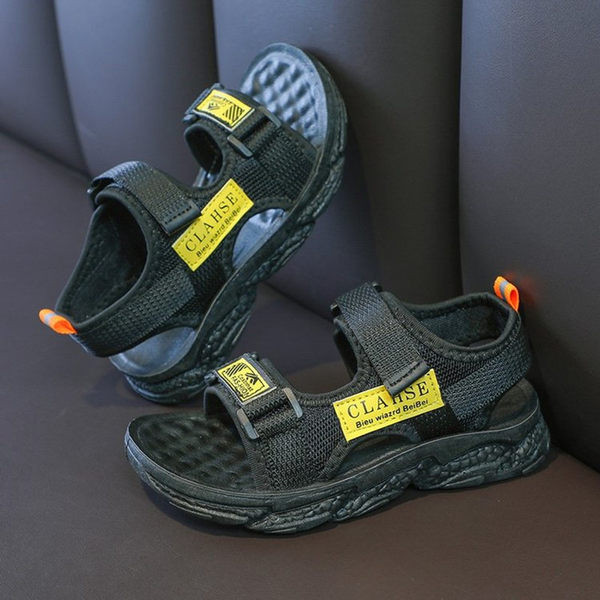 Dječje sandale sa naljepnicama u crnoj boji