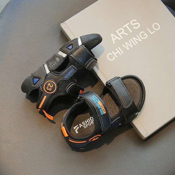 Sandale za dječaka s grubim potplatom i čičkom