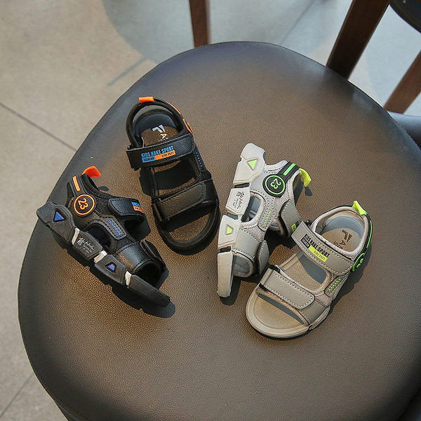 Sandale za dječaka s grubim potplatom i čičkom