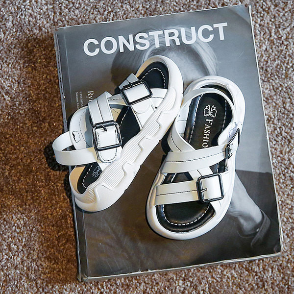 Sandale za dječake s križnim remenčićima i kopčama