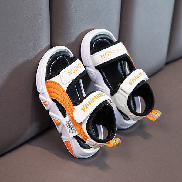 Vabaajakirjadega laste sandaalid poistele