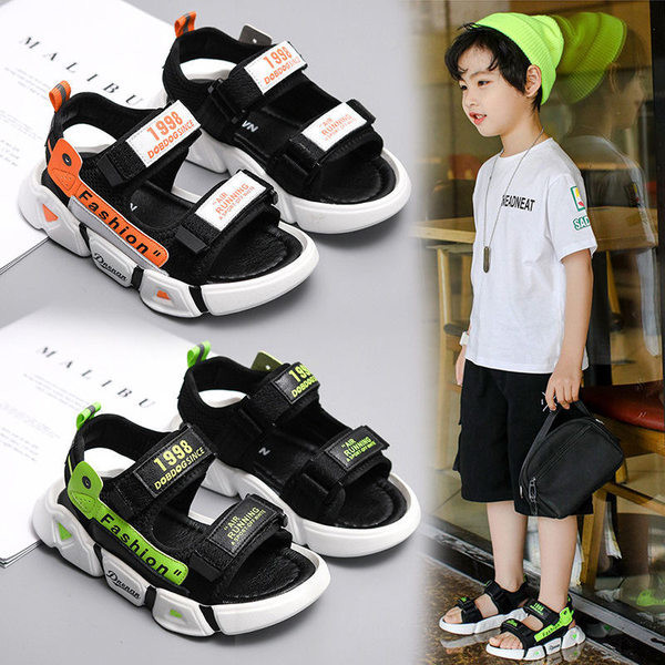 Детски сандали с лепенки в черен цвят