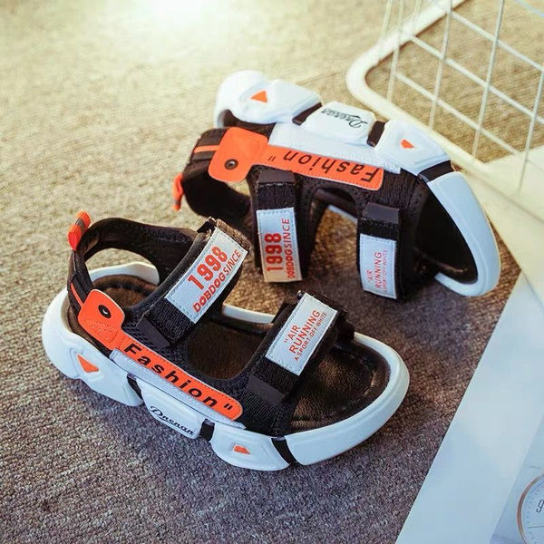 Детски сандали с лепенки в черен цвят