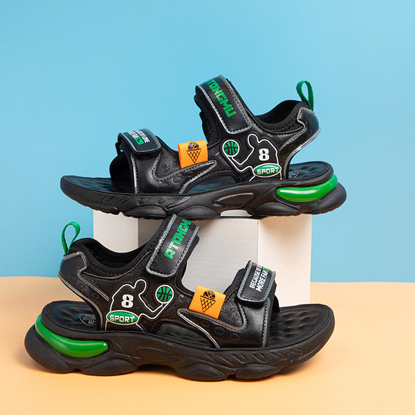 Нов модел сандали за момчета с груба подметка