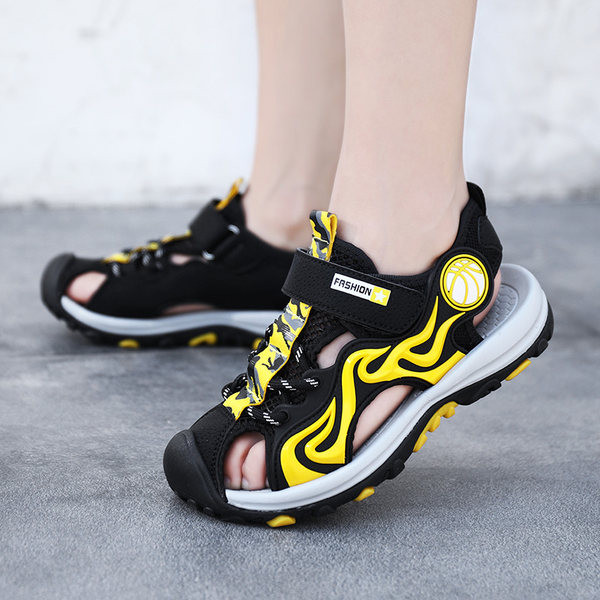 Детски сандали с гумирани елементи и закрити пръсти