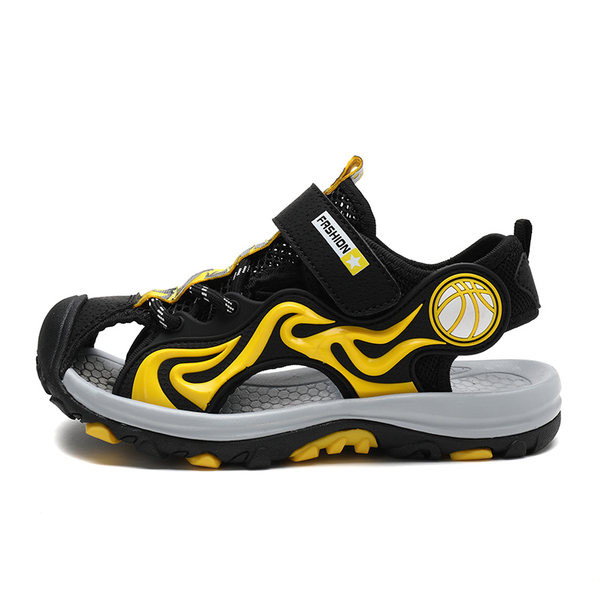 Детски сандали с гумирани елементи и закрити пръсти