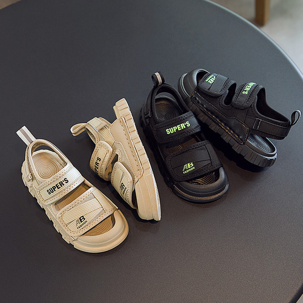 Детски сандали с лепенки в черен и бежов цвят 