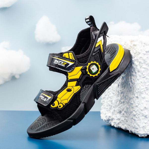 Детски сандали  с лепенки в три цвята и равна подметка 